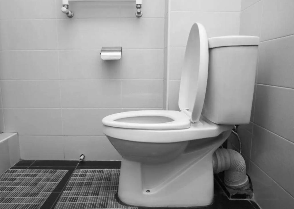 为什么美国的马桶前面有个缺口,美国马桶前面有个缺口