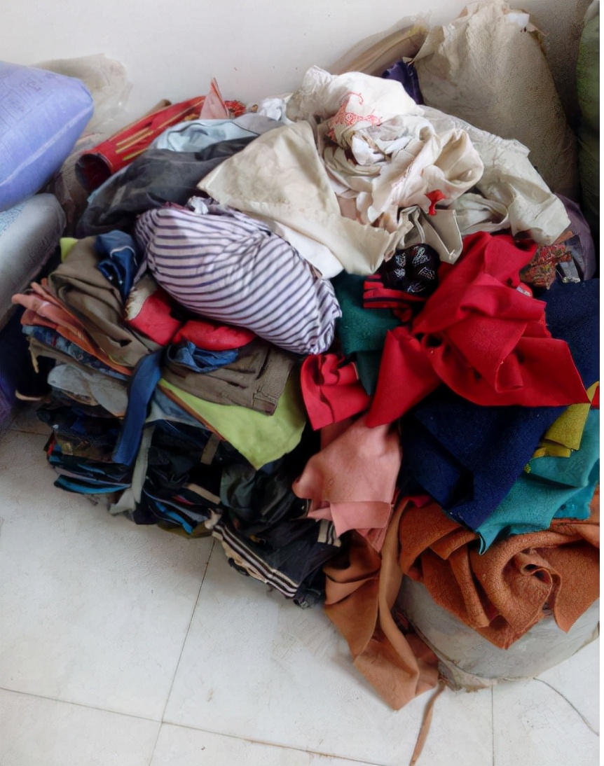 婆婆捡别人旧衣服给我穿怎么办,婆婆拿回别人的旧衣服给媳妇穿