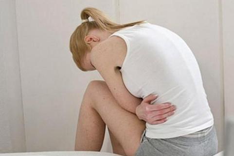 女性阴道有白色泡沫排出，或许暗示4种情况，别不当回事