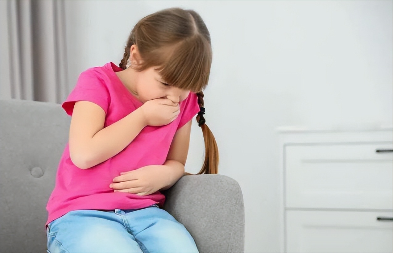 孩子有拉有吐病毒性的怎么办,一周多宝宝病毒感染反复发烧