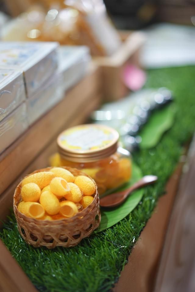 泰国旅游丝绸,泰国旅游回来适合带的纪念品