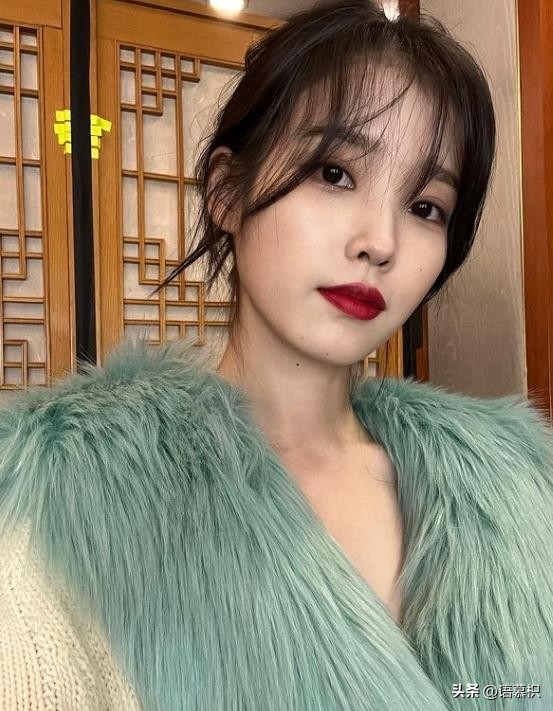 Jennie一张照片就值2千万，杨幂身家高达数十亿，IU全现金买别墅