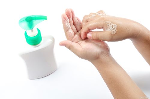 指甲增厚是灰指甲吗,指甲增厚和灰指甲修剪