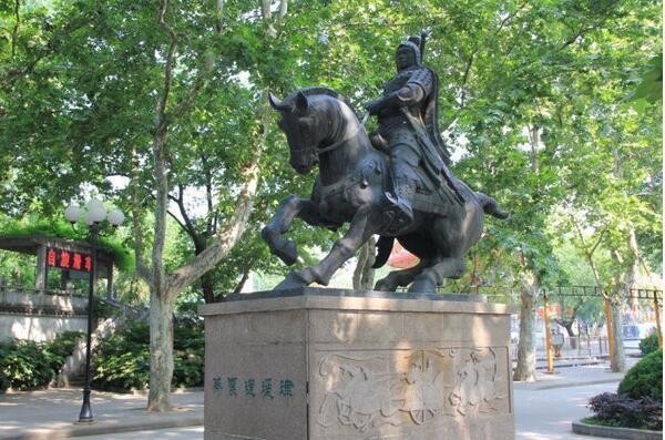 “黑不如操，厚不如备”的孙权，如何也能被很多人视为英雄？