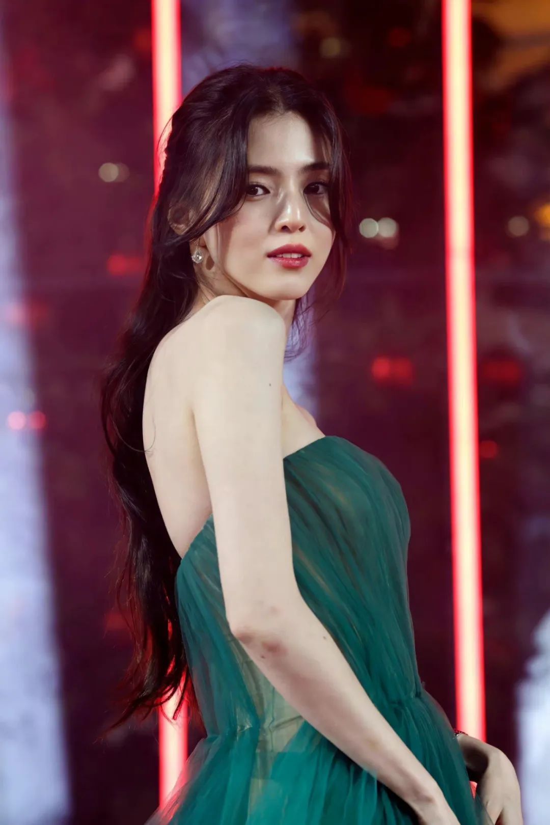 她是挺惨，但也不用这么同情吧？