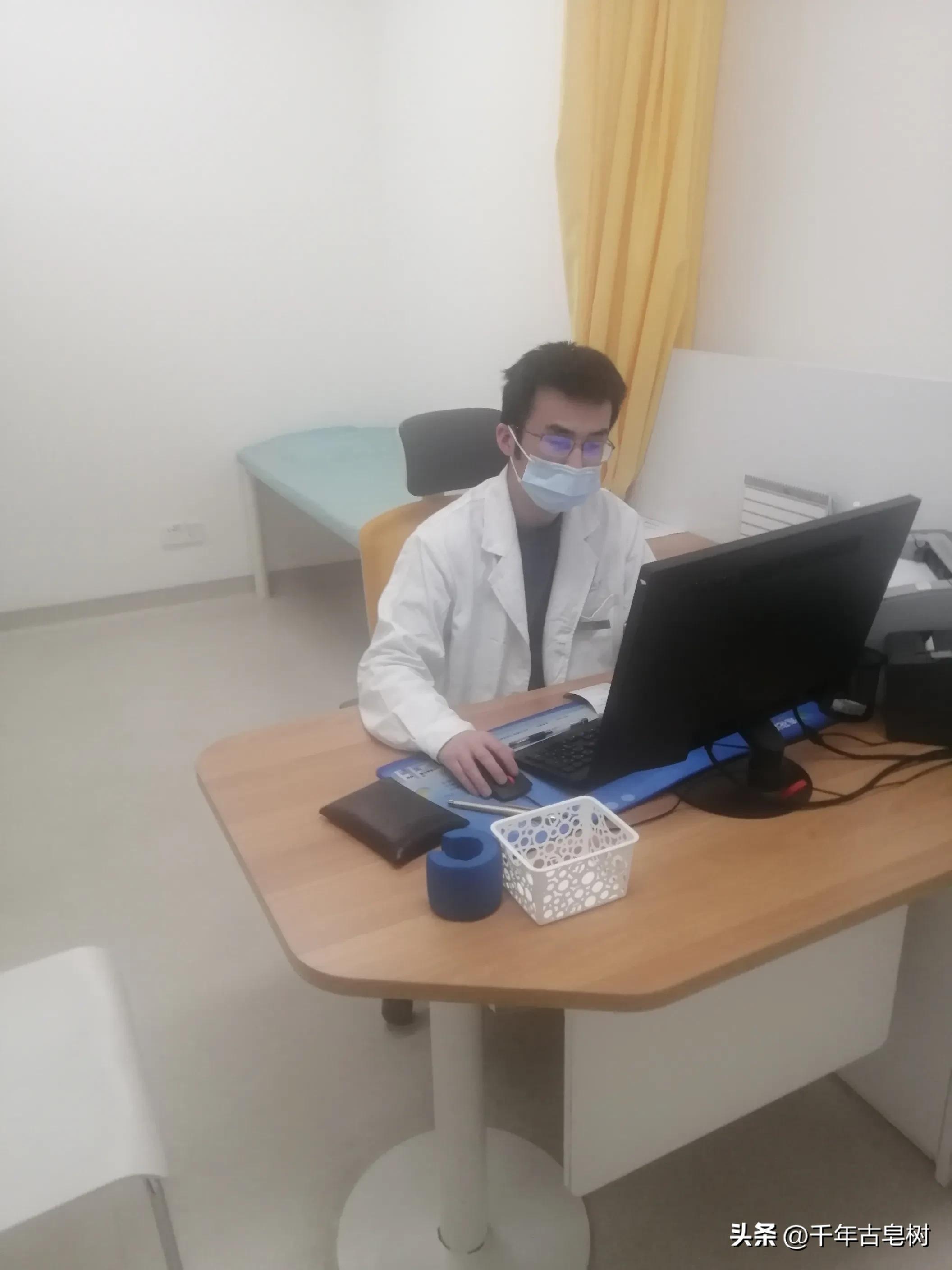 桃花在春雨中含笑翠竹在微风中舞蹈（腰市：李增强）