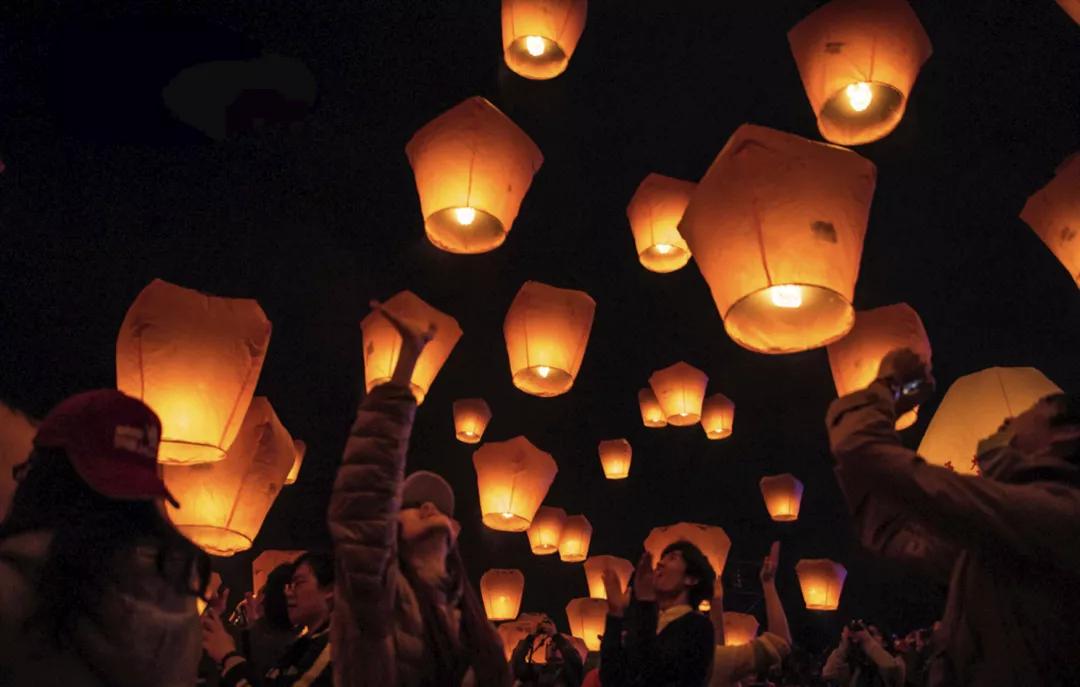 这灯只要50块，制造“氛围”却很绝，爱了