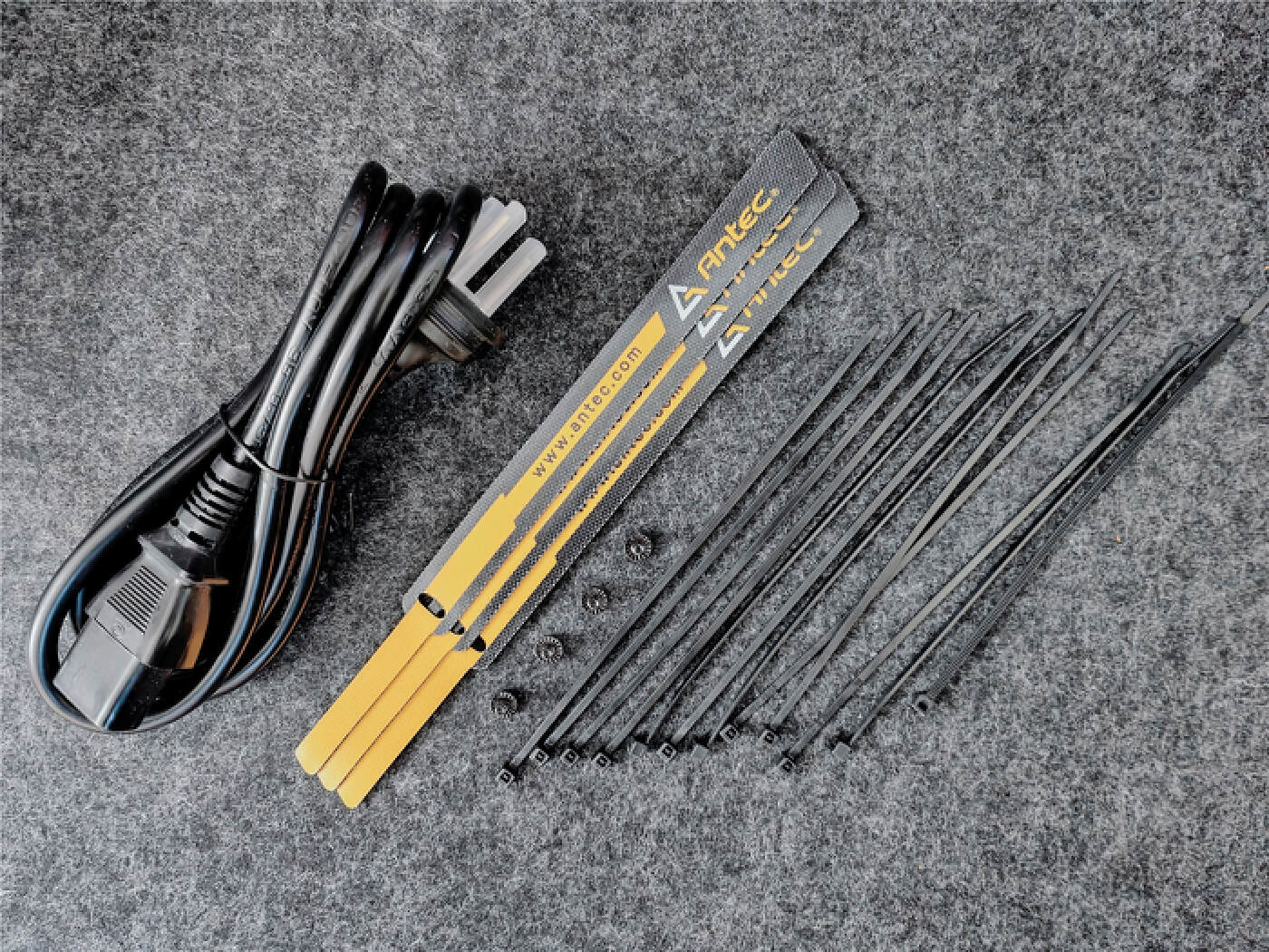 安钛克金牌全模组750w拆解,安钛克白金电源