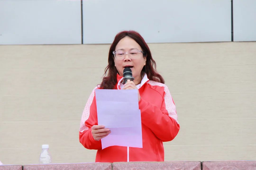 师徒结对薪火传，魔棒点火显智慧！华西中*运学**动会开幕式，燃了