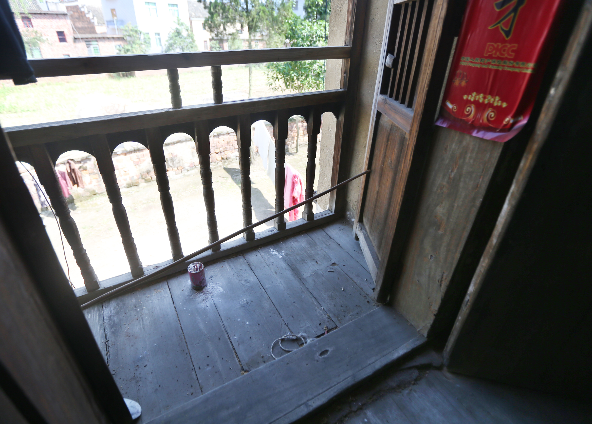 50岁老阿姨在家拍照,70后老阿姨拍照片