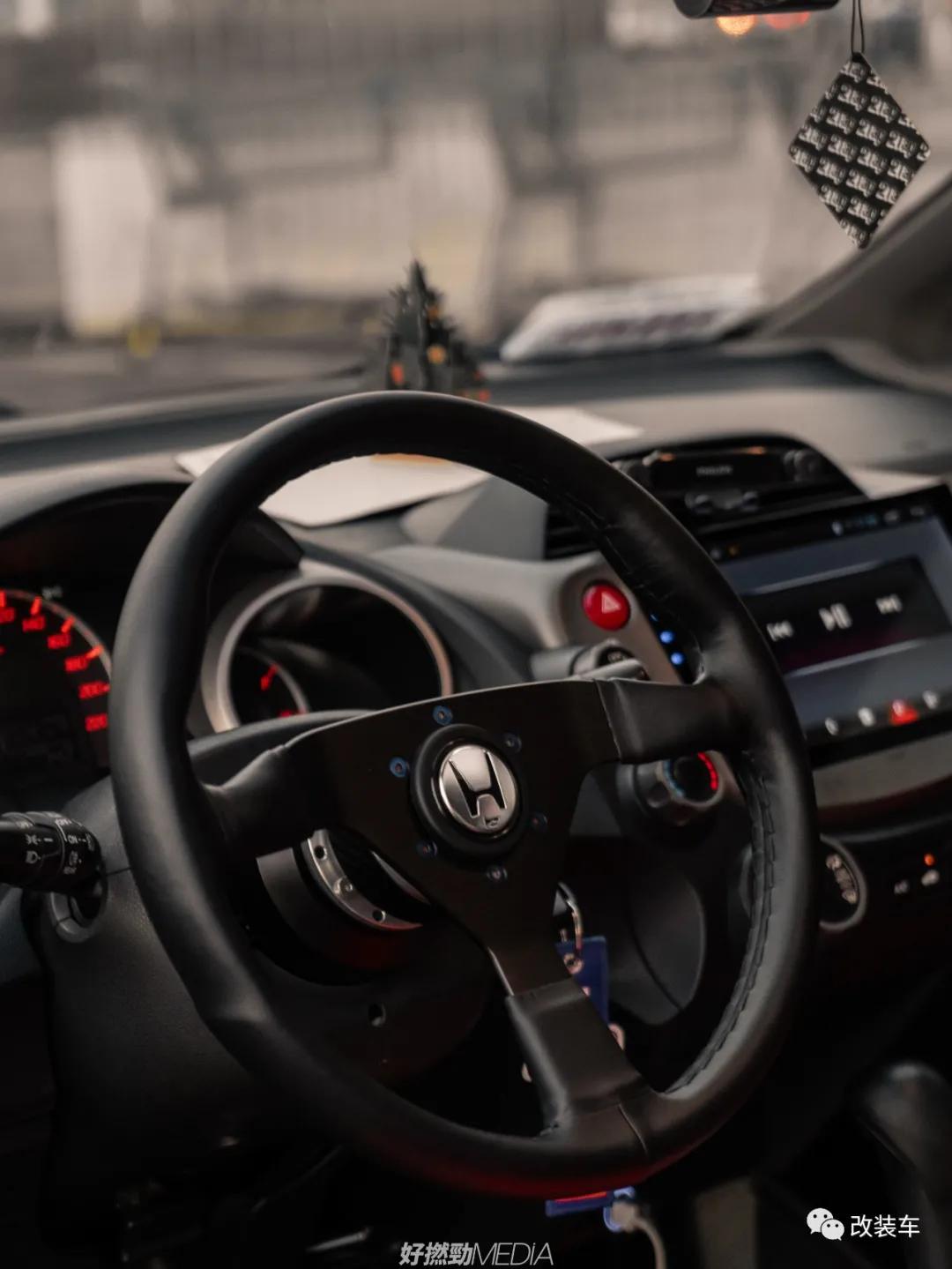 00后小姐姐也爱玩本田飞度，这个车系到底有什么魔力？