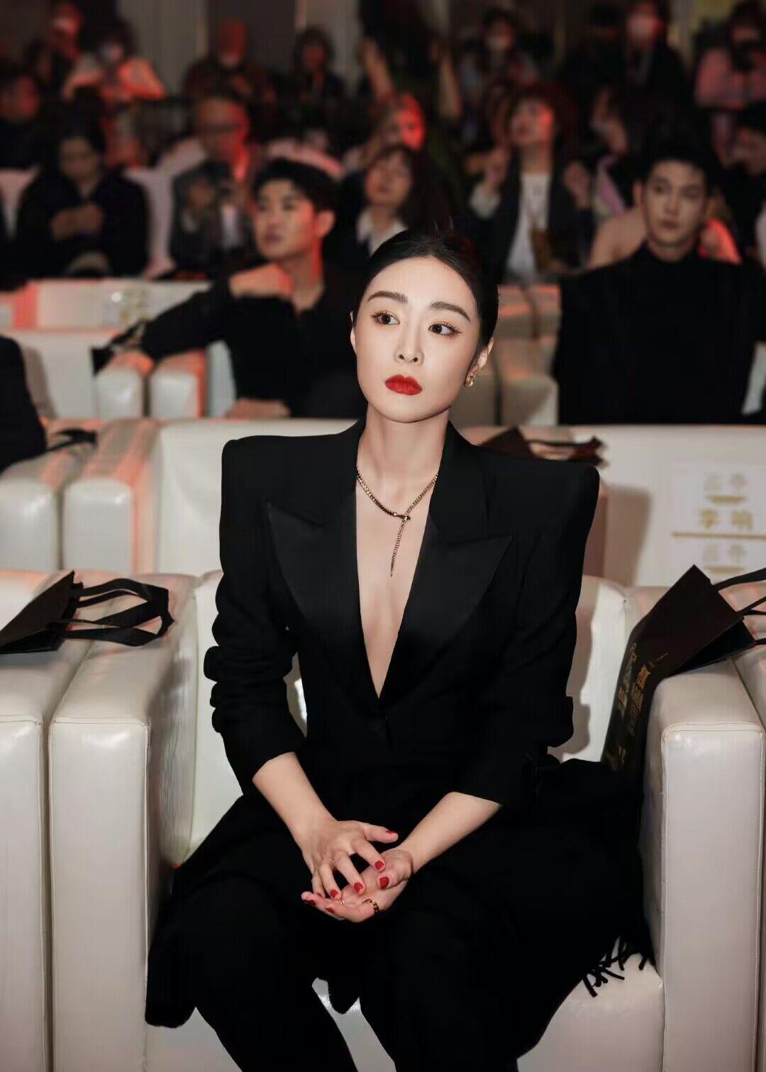 鐙傞楂樺彾澶у珎闇告皵瑙嗛,鐙傞澶у珎楂樺彾浠庣垎鐏埌鎵撳洖鍘熷舰