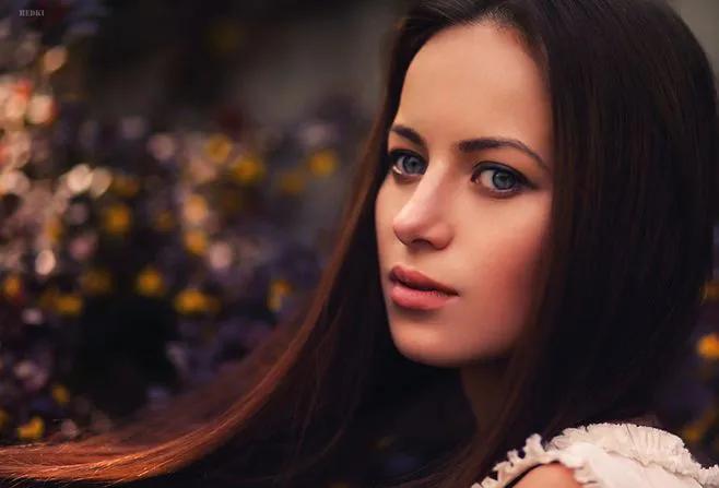 姬莉哈泽尔英文名,英国足球超模姬丽哈泽尔视频