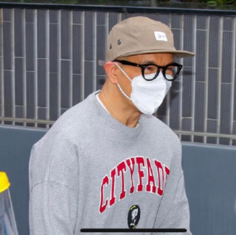 大s老公隔离结束后首次露面,大s老公结束隔离后首露面