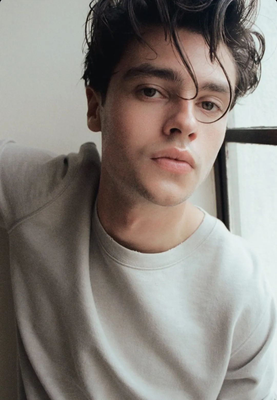 澳大利亚小鲜肉出道八年演了九百多集的电视剧，真的是劳模了！