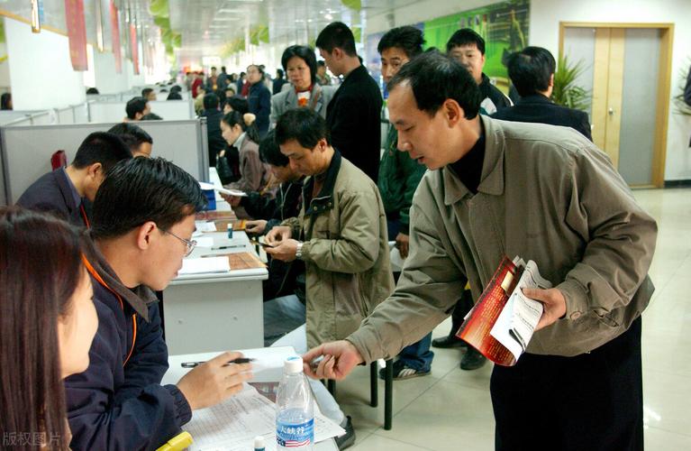 出口下降9.9%！老百姓收入增加，消费成主力，消费税释放不安信号