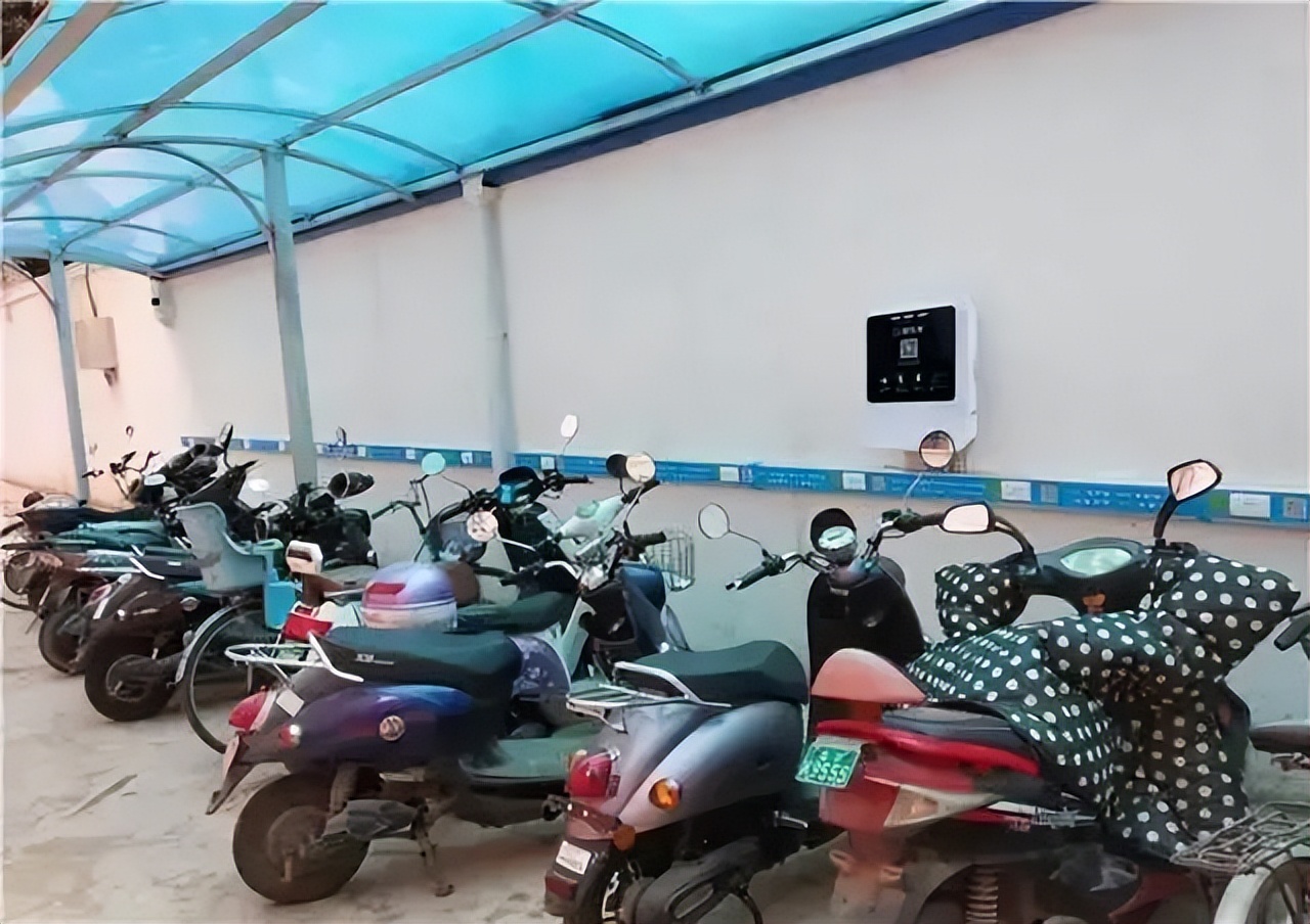 锂电池第一次用先充电还是先放电,刚买的电瓶车怎么正确的充电