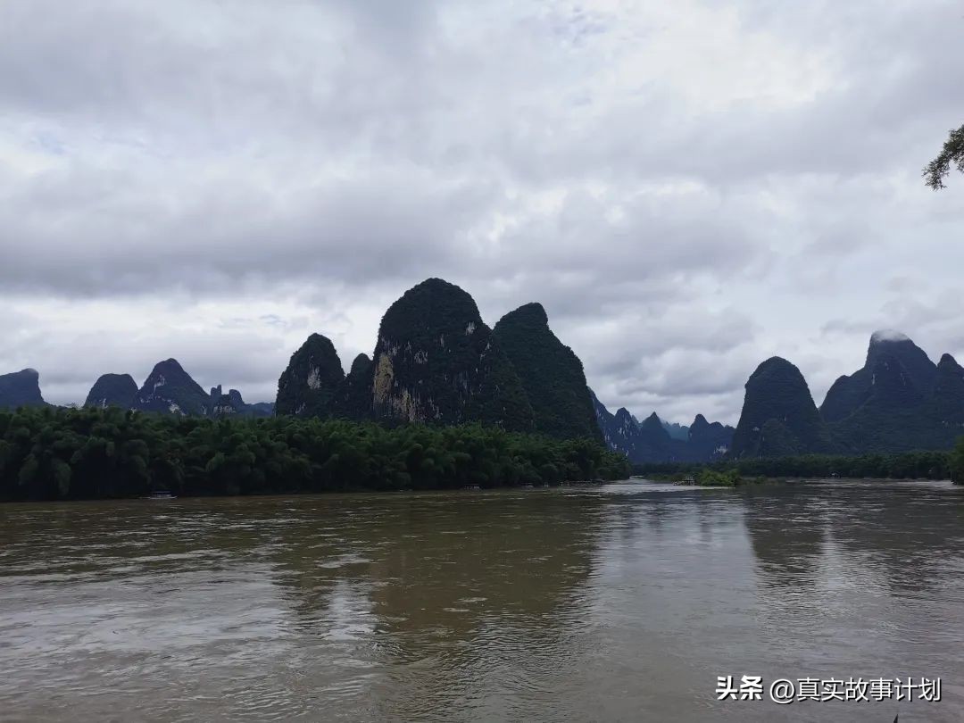 年轻人困,年轻人眼里赛博朋克酒吧