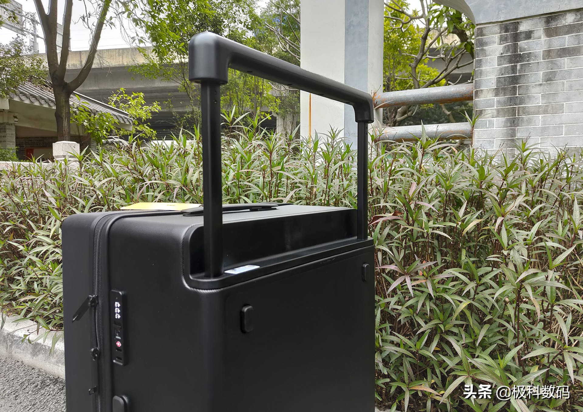 设计小心思，容量大提升，地平线8号大旅行家行李箱使用体验