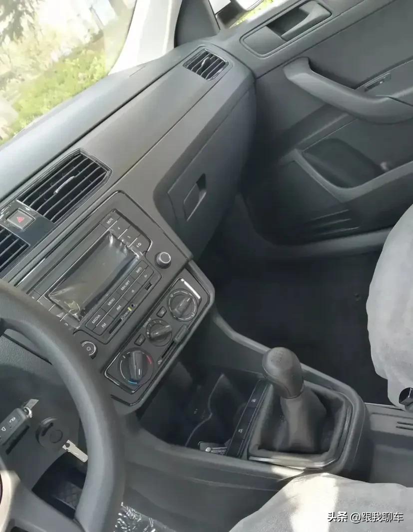 90年代的上汽大众神车桑塔纳,桑塔纳一代神车为何现在如此便宜