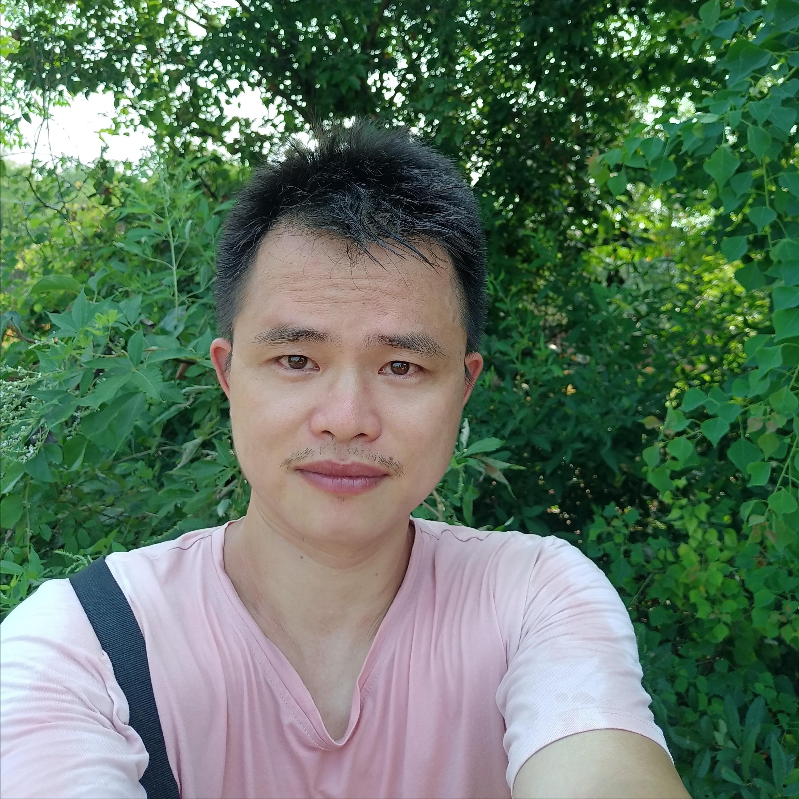 第一次被蜜蜂蛰是怎样的感觉,额头被蜜蜂蛰了没什么大的感觉