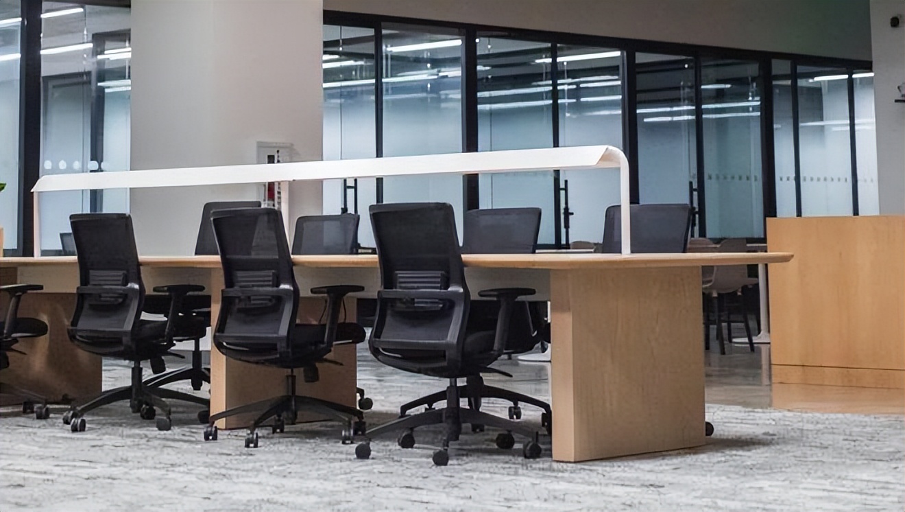 黄仁勋统统讲中文,皮衣黄仁勋