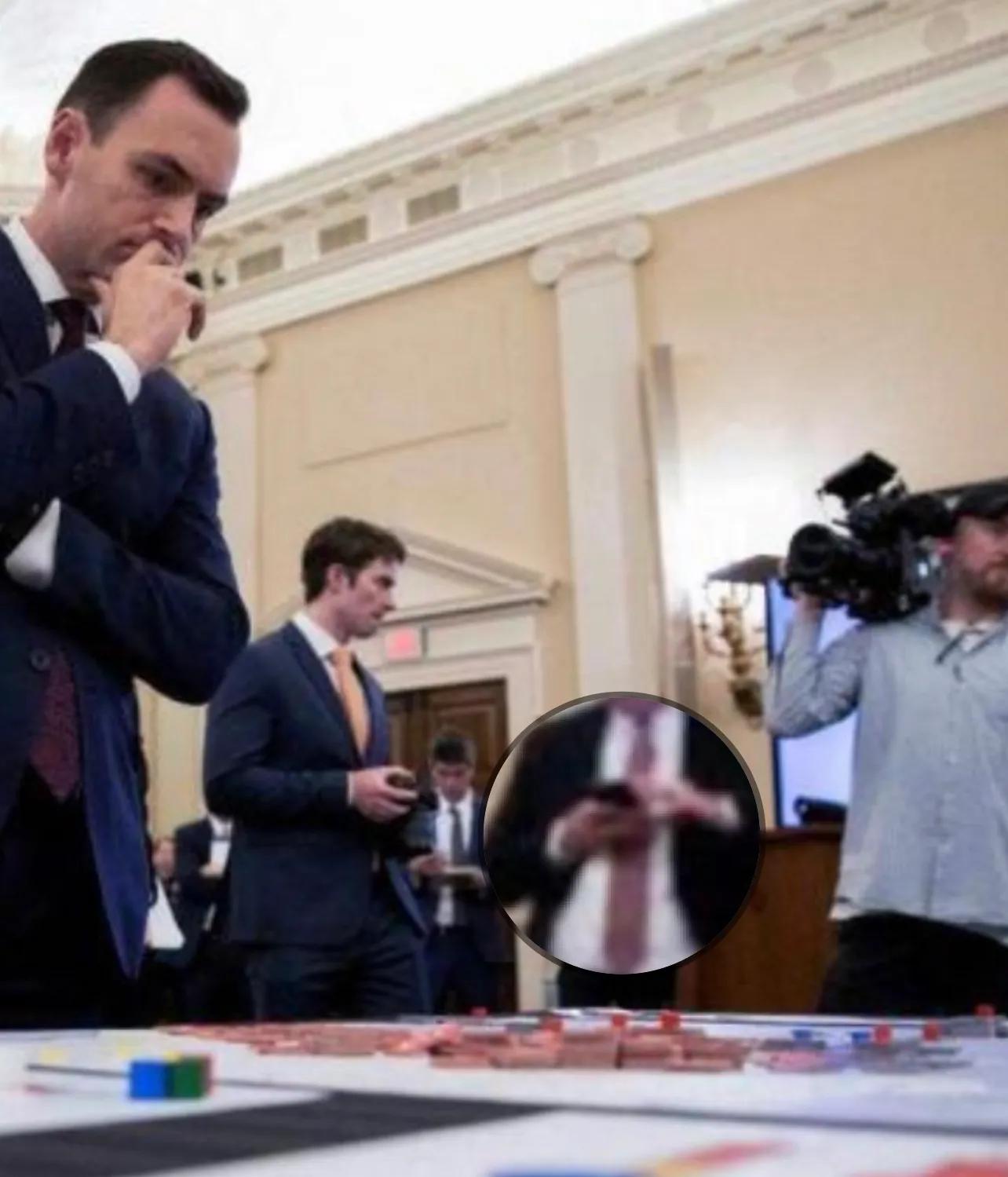 要钱不要脸！美国议员边玩手机边兵旗推演，却要台湾190亿买*器武**