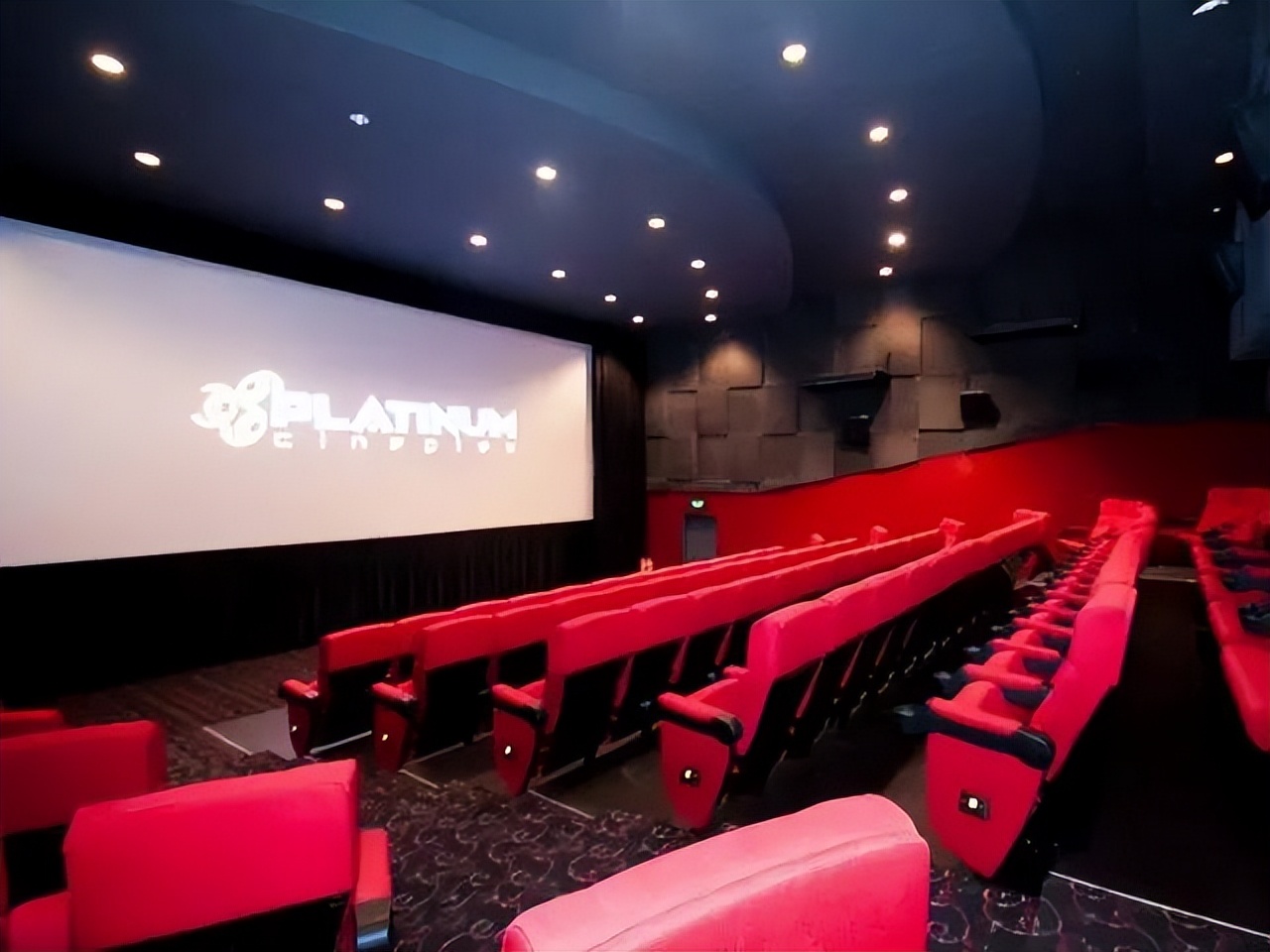 一张越南50000万盾纸币值多少钱,一百块人民币在越南能买什么