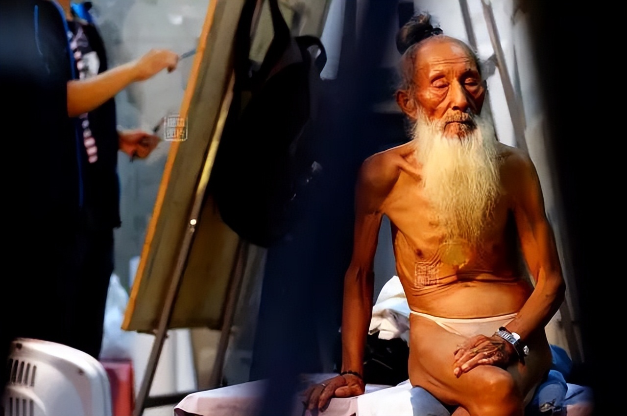 广美裸模爷爷，曾抗美援朝，拾过荒，中过毒，有90后女友