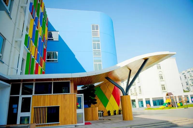 上海妈妈为儿子，出轨名校领导，骂丈夫每月工资2万，给自己丢人