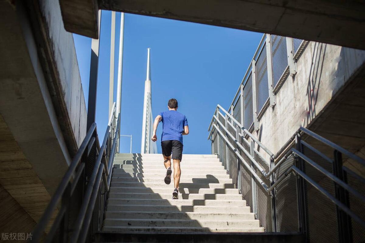 减肥靠饿月瘦15斤,打工人减肥每天爬21层楼月瘦13斤