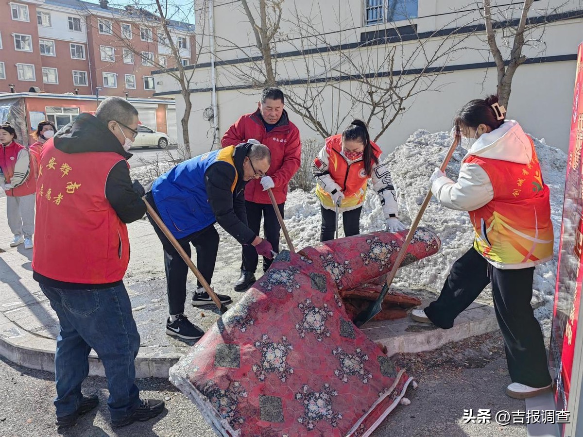 社区学雷锋志愿服务活动简报,传承雷锋精神志愿者爱心献社区