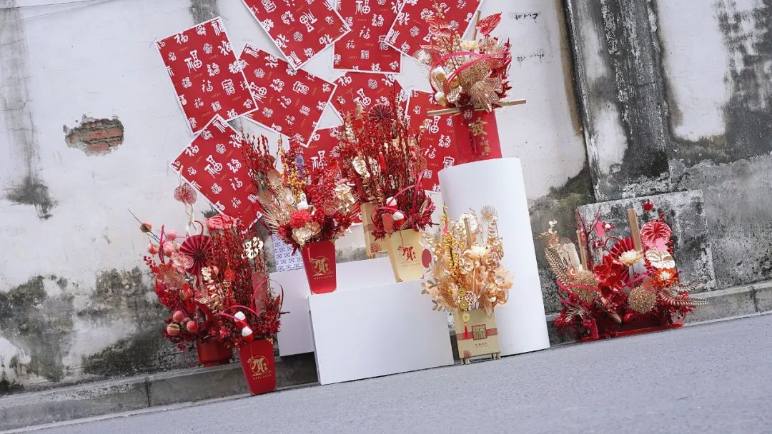 22岁，疫情下开62㎡花店，月营业额做到6万元，独特是他的标签