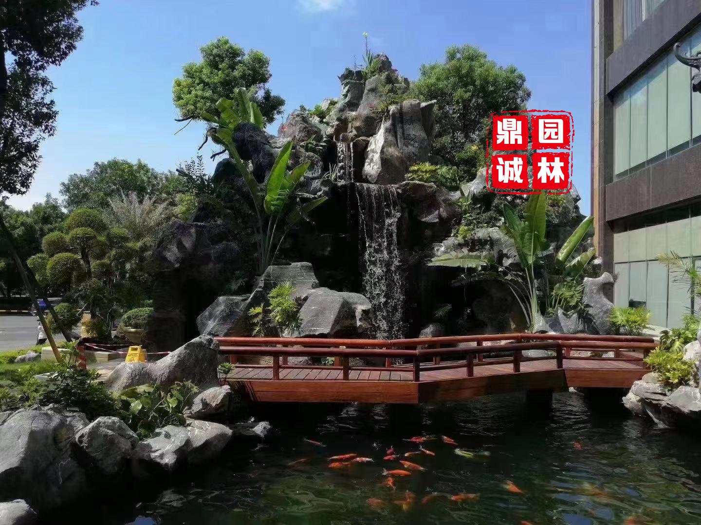 太湖石假山鱼池设计效果图,英德石假山鱼池设计效果图