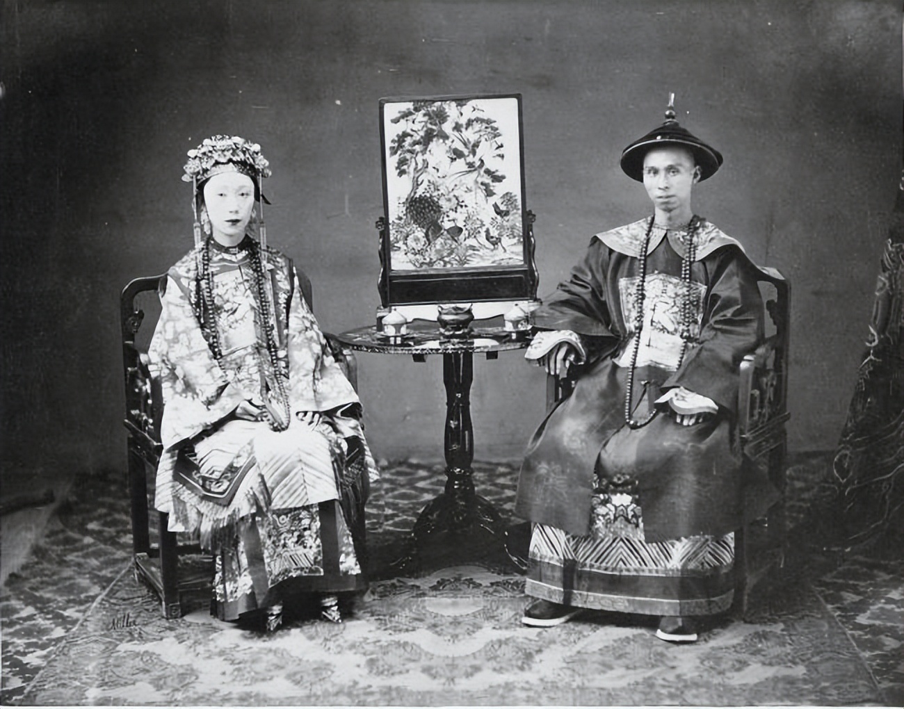 李鸿章的照片真实,不看镜头拍正面还是侧面