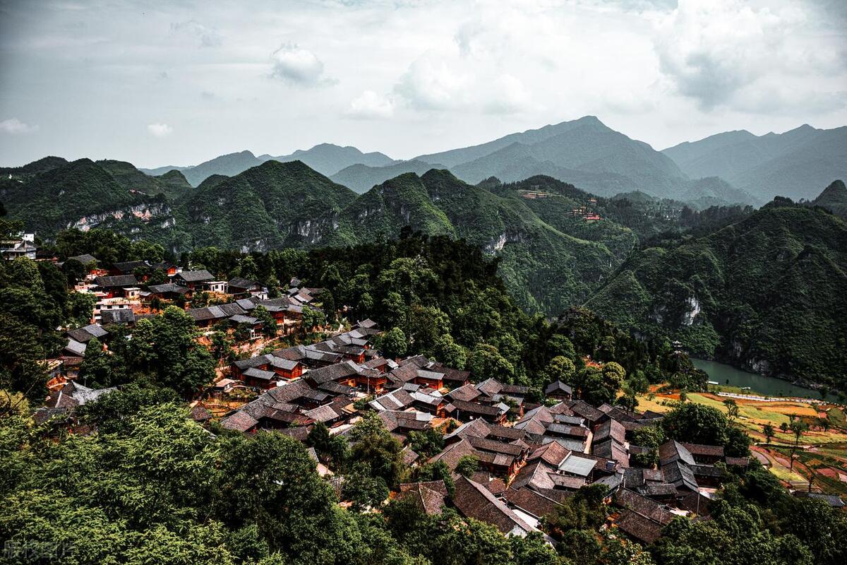 楼上古寨，布局极为讲究，距今上百年安静诗意，却养在深闺无人识