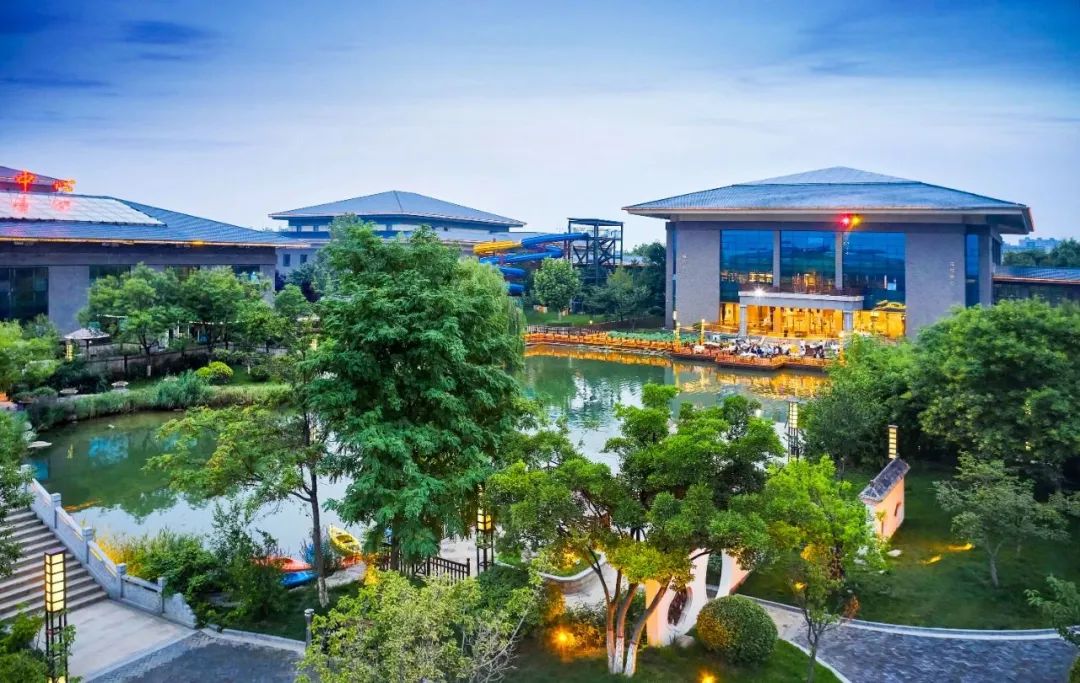 我家门口有一条河,我家门前有一条水河