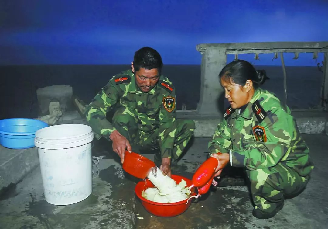 夫妻俩驻守黄海孤岛32年,江苏夫妻驻守黄海孤岛32年