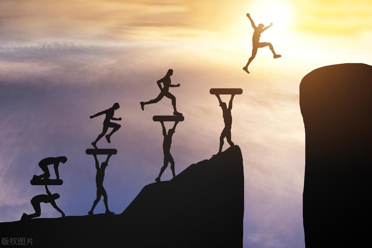 经济下行形势下怎么赚钱,经济下行时什么行业还在赚钱