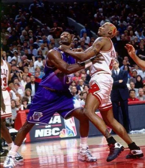 勒布朗詹姆斯年薪收入总共多少,詹姆斯生涯薪资6亿