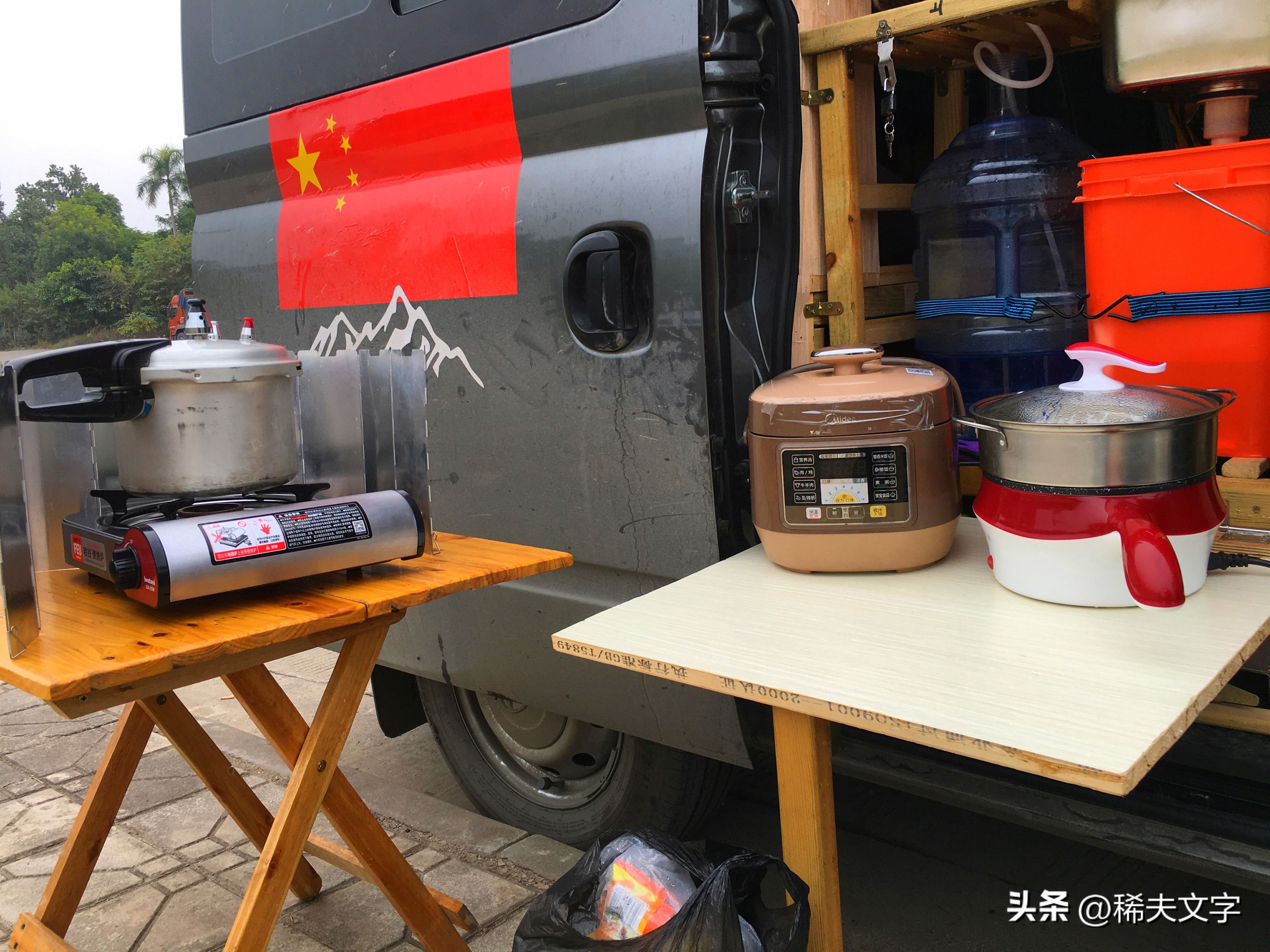 自驾游做饭用酒精炉还是卡式炉,床车自驾游有必要买移动厨房吗