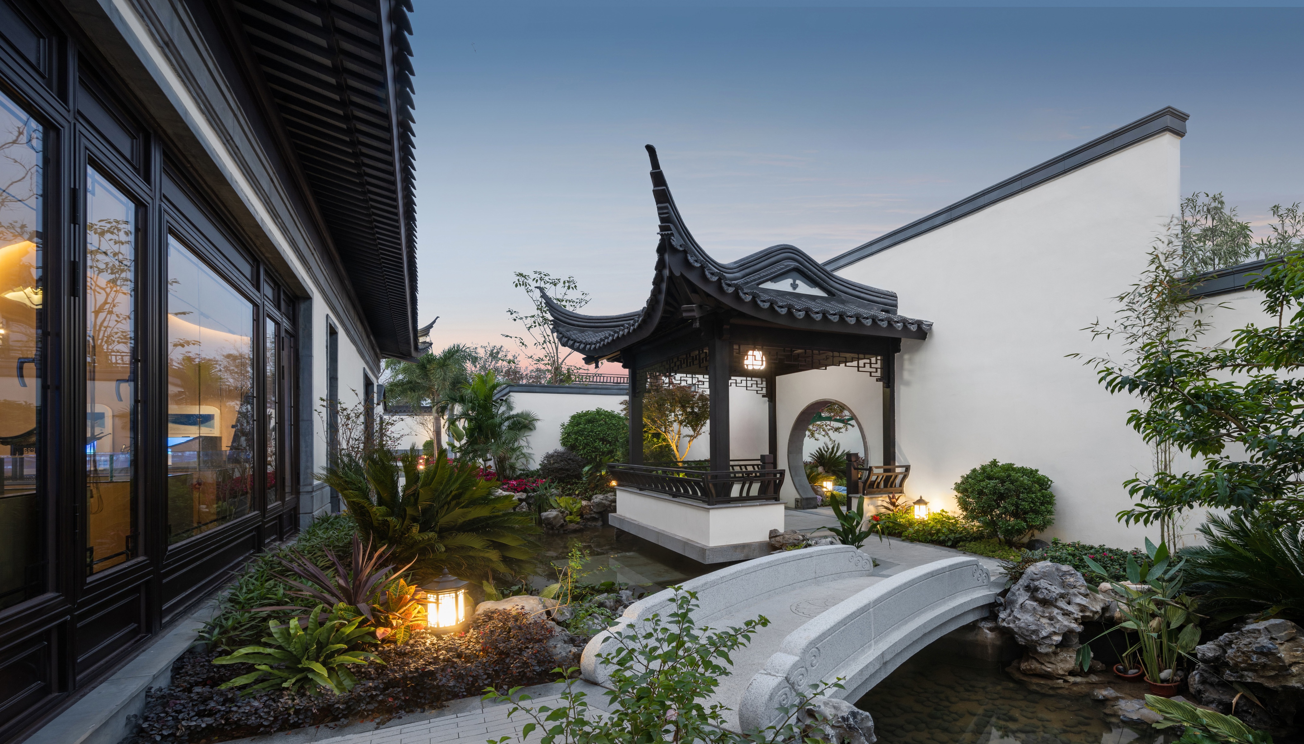 大型太湖石的建造视频,关于中式庭院太湖石视频