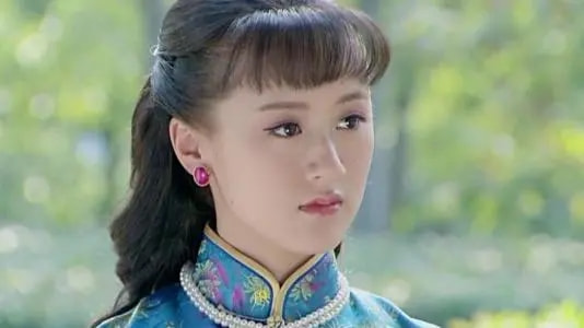 她曾被誉为娱乐圈校花,她被称为最美校花