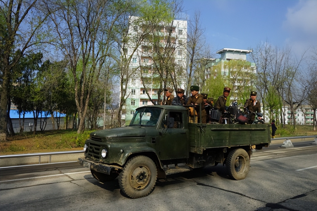 中国网友到朝鲜旅游，发现这些事情是不能做的