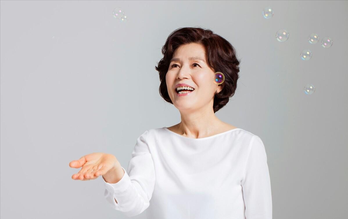 在女婿家带娃8年，儿子买车我给了10万，女婿：让你儿给你养老