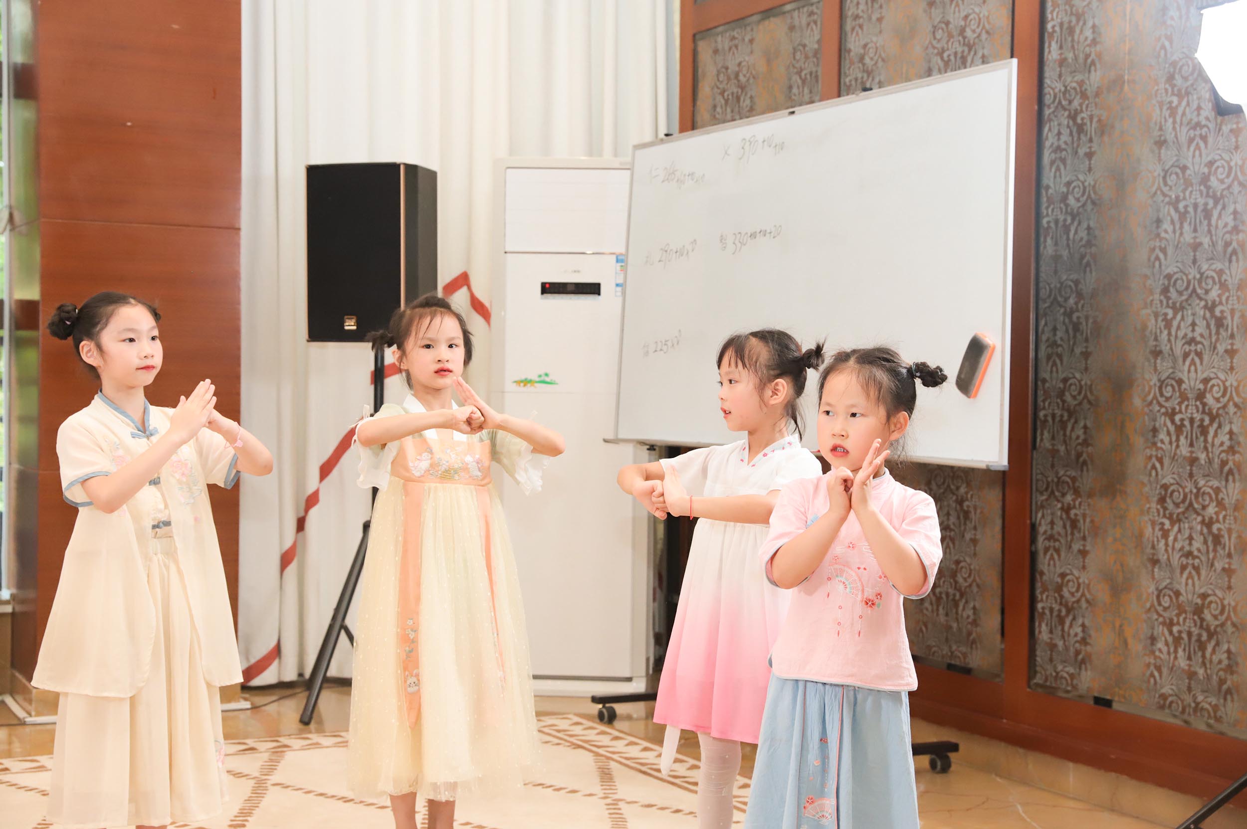 孩子太爱讲话怎么办,如何改正孩子爱讲话