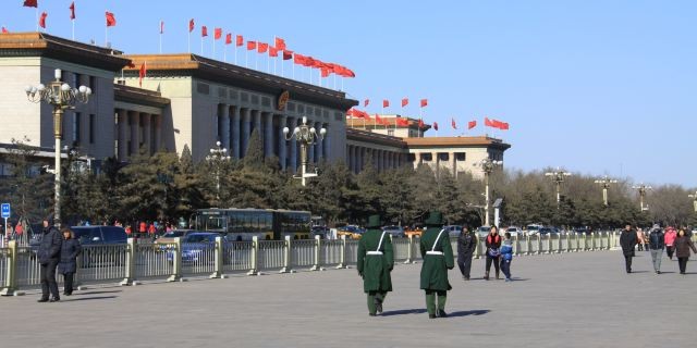 毛主席水晶棺：历时10个月完成，纯度99.9999%，3个工厂合力完成