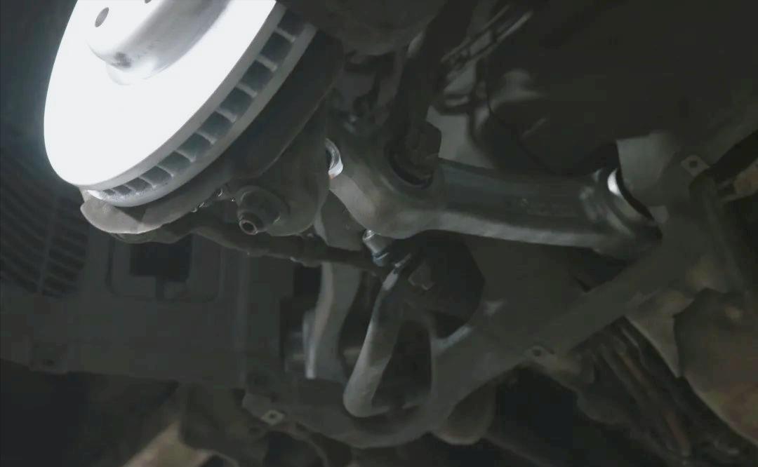 老款宝马730改新款全过程,12年40万公里宝马730翻新