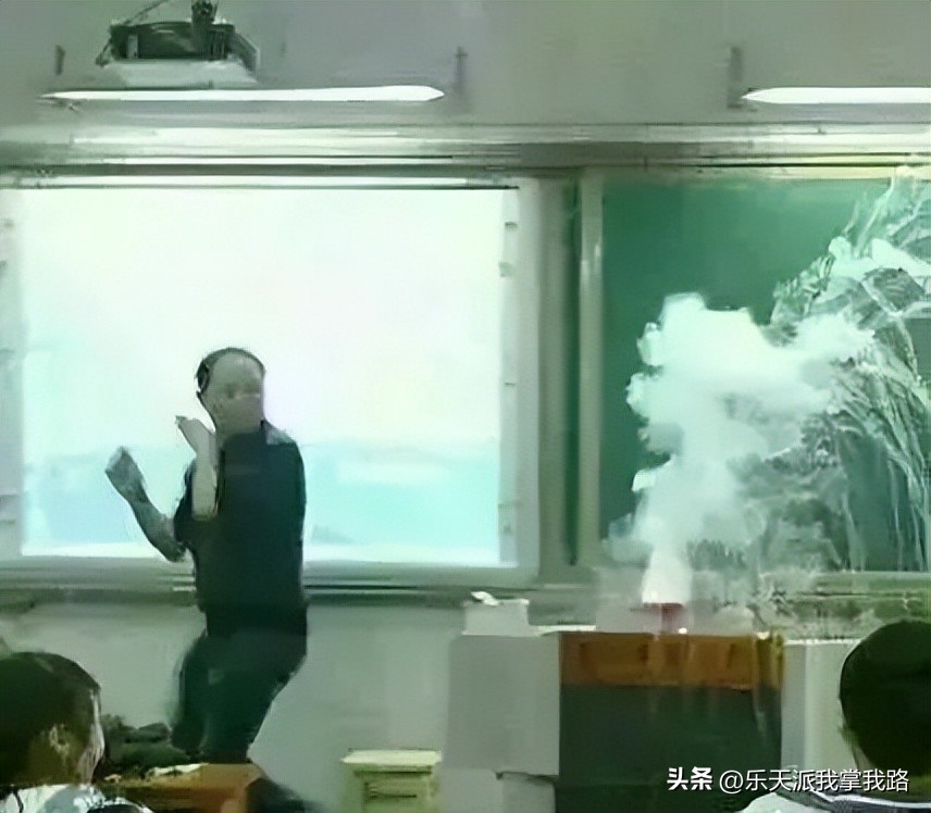 中小学教师穿着：穿搭百变图鉴，结合身材长相，协调色调，加分多