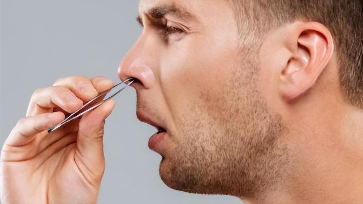 为什么男人的鼻毛总是窜出来,为什么男生的鼻毛总是往外长